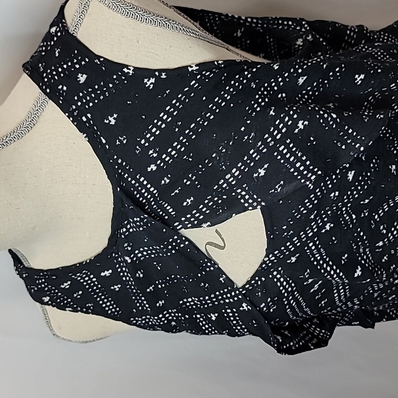 Free PEOPLE Look Through Tank Keyhole Sleeveless Crinkle Drape Top - Picture 2 of 8